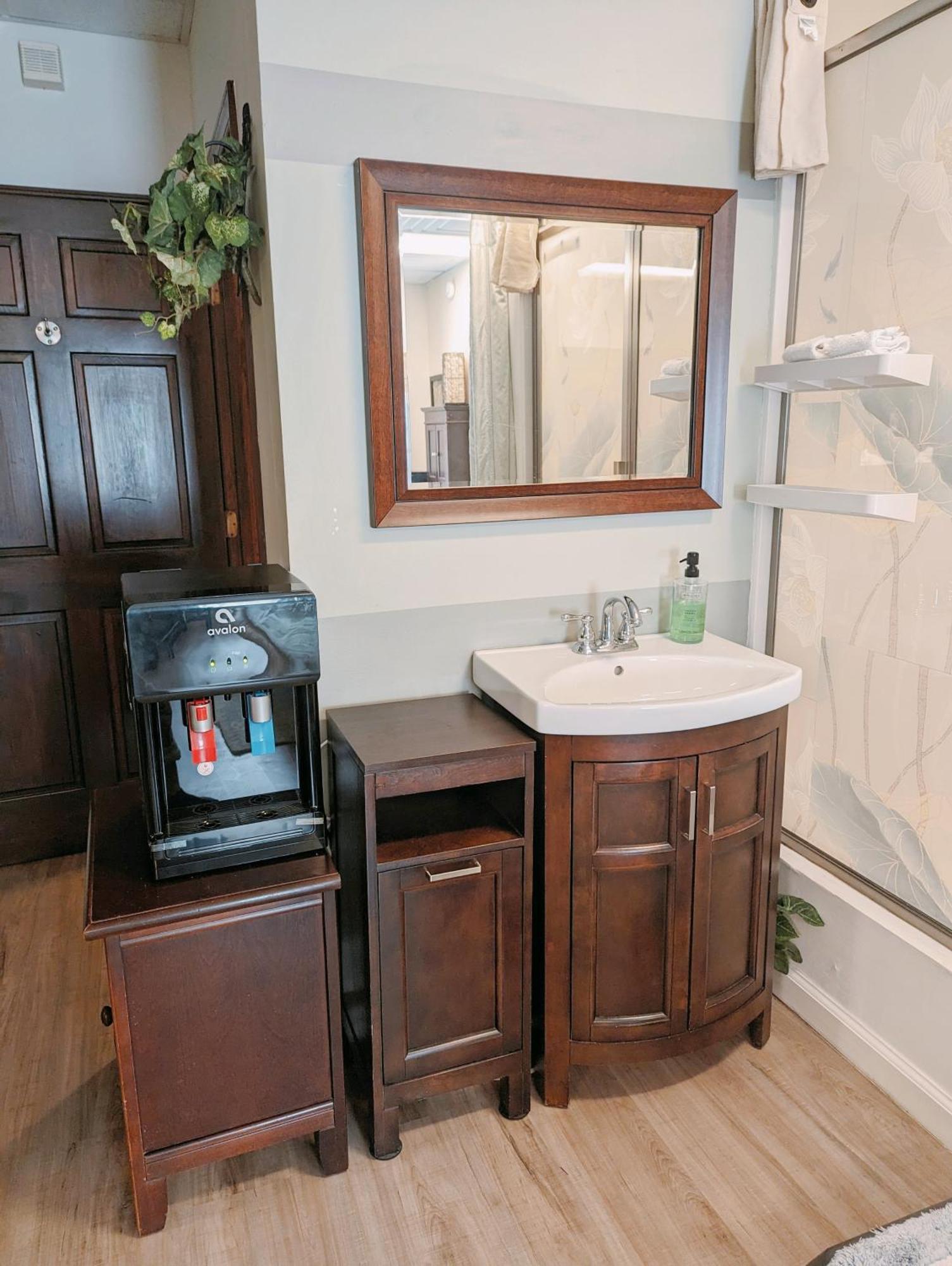 Uptown Area, Cozy King Suite, Quiet And Private, Free Parking, Walk To Restaurants Charlotte Extérieur photo