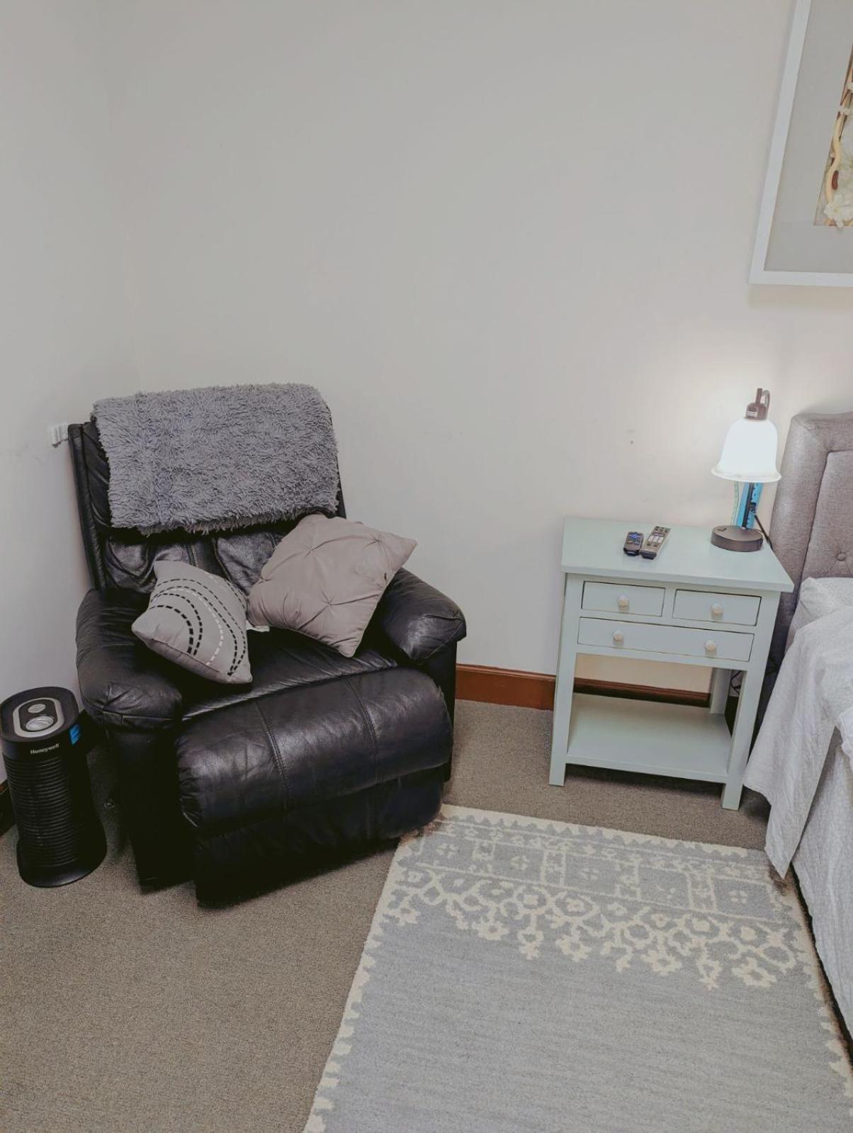 Uptown Area, Cozy King Suite, Quiet And Private, Free Parking, Walk To Restaurants Charlotte Extérieur photo