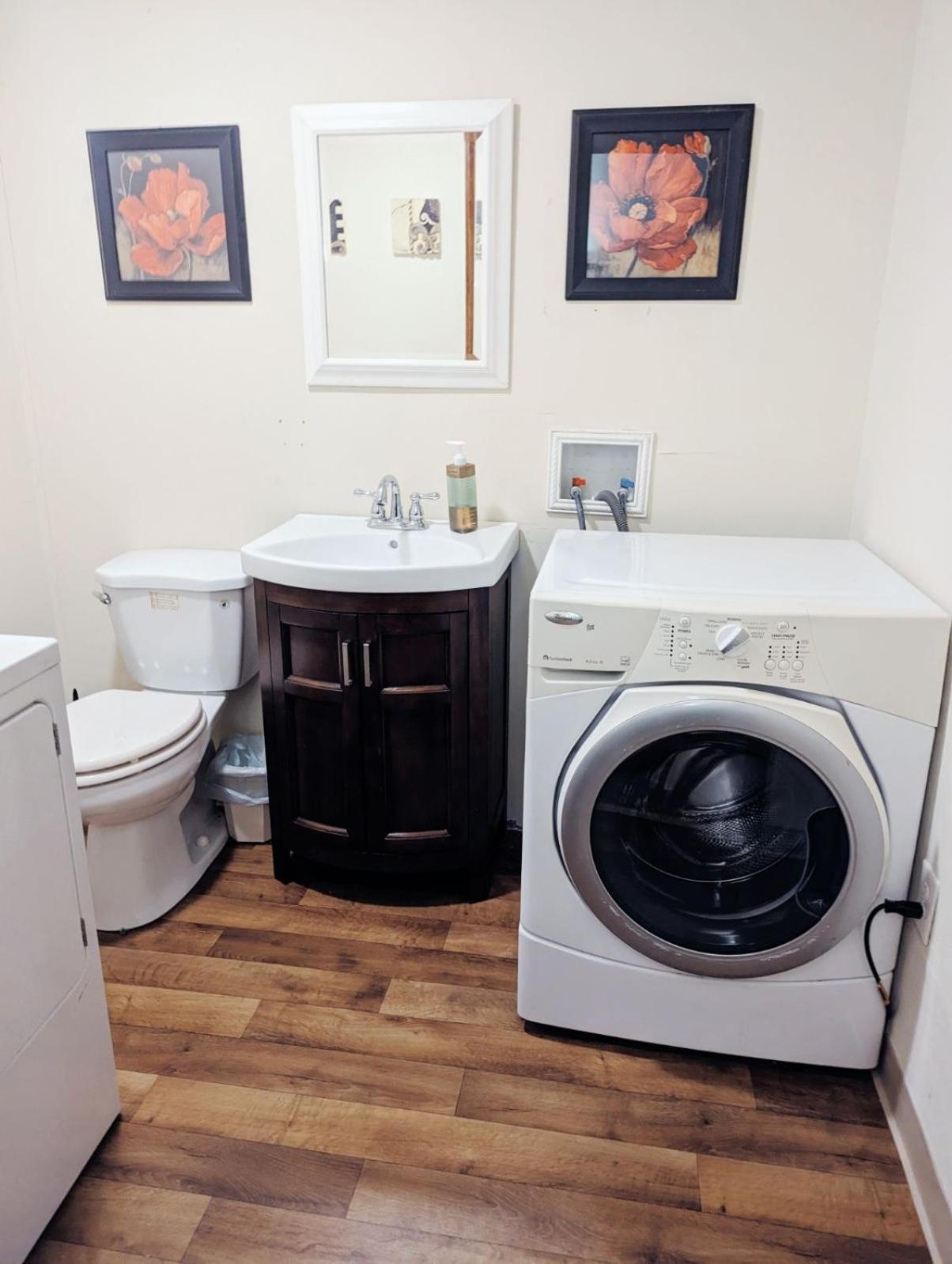 Uptown Area, Cozy King Suite, Quiet And Private, Free Parking, Walk To Restaurants Charlotte Extérieur photo