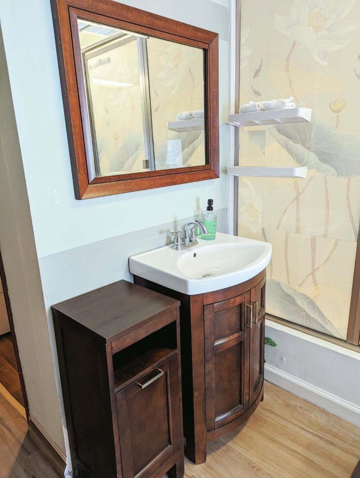 Uptown Area, Cozy King Suite, Quiet And Private, Free Parking, Walk To Restaurants Charlotte Extérieur photo