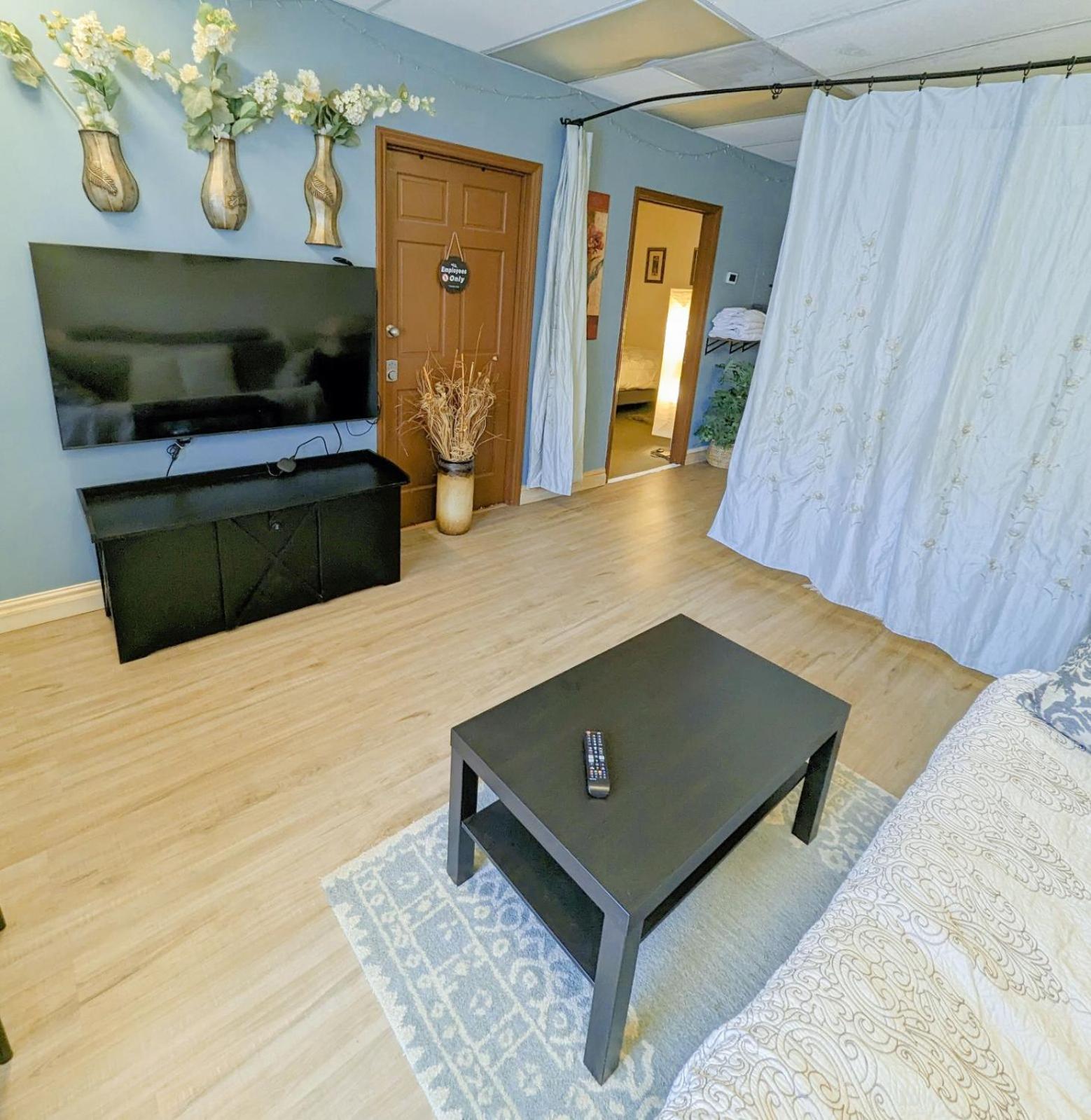 Uptown Area, Cozy King Suite, Quiet And Private, Free Parking, Walk To Restaurants Charlotte Extérieur photo